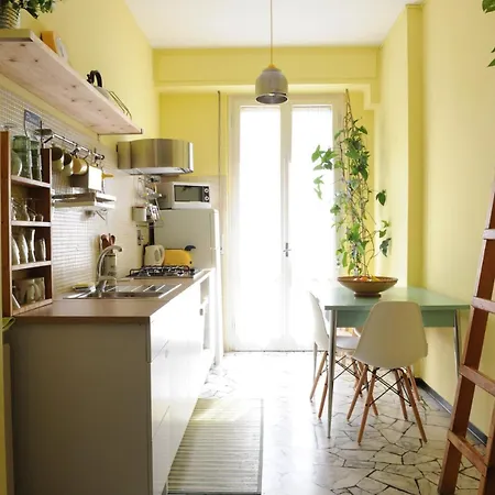 Station Apartment *